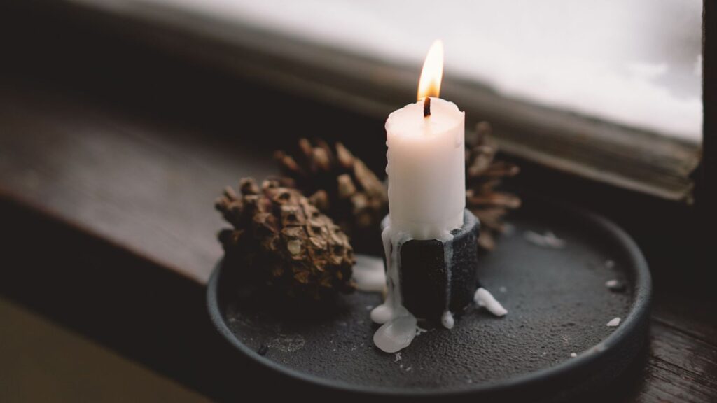 Bruk levende lys med varsomhet