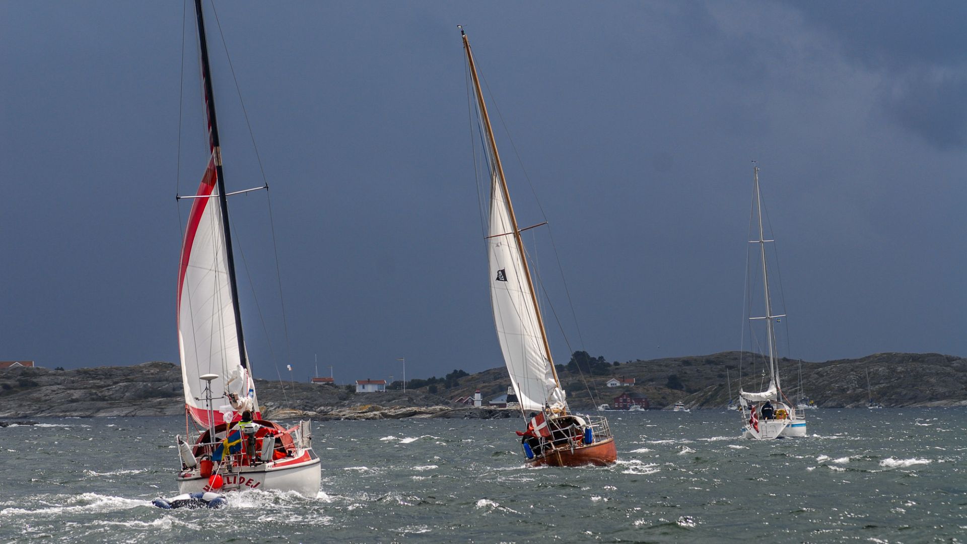 Seilbåter i krevende sjø